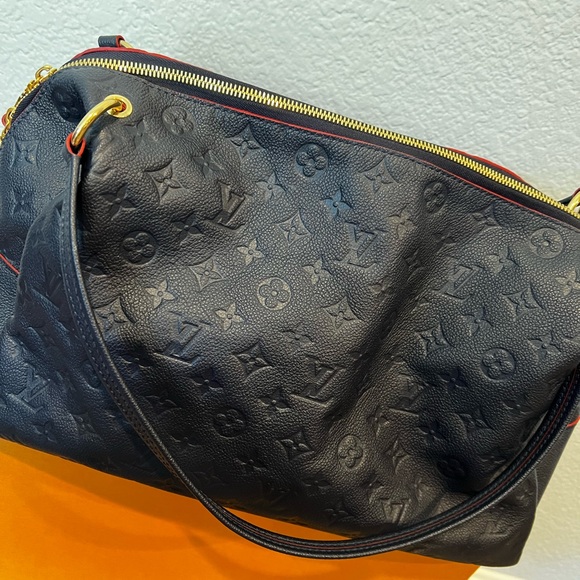 Louis - Picture 2 of 5